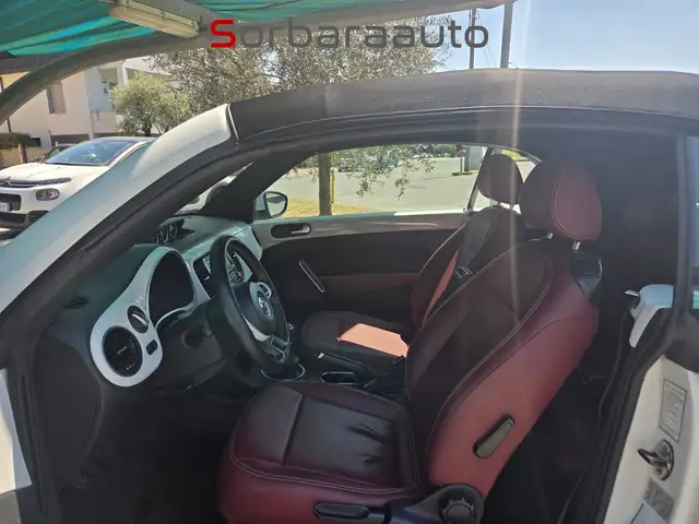 Volkswagen Beetle view 7