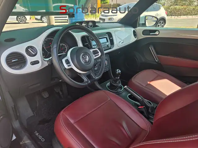 Volkswagen Beetle view 9