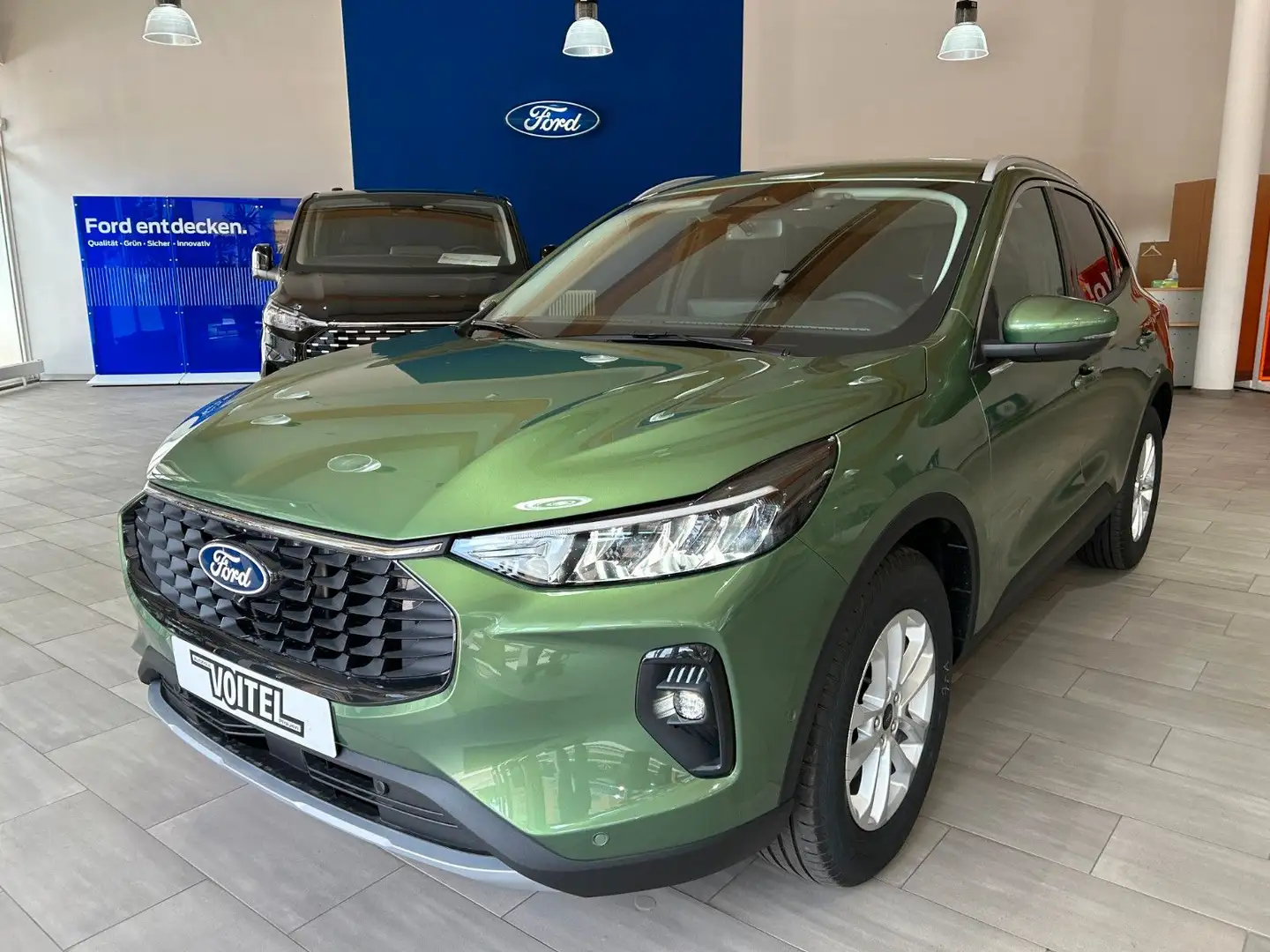 Ford Kuga Titanium 1,5T 185 PS Automatik 5 J. Gar.! Zelená - 1