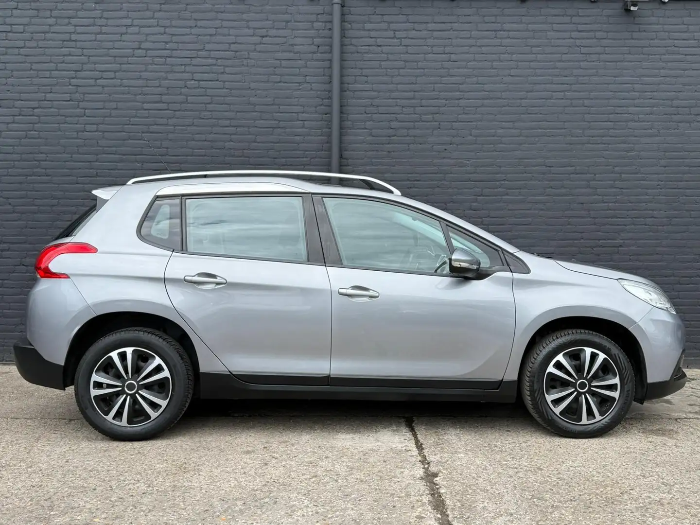 Peugeot 2008 1.2 PureTech Active NAVI | AIRCO | CRUISE | PANO | Grigio - 2