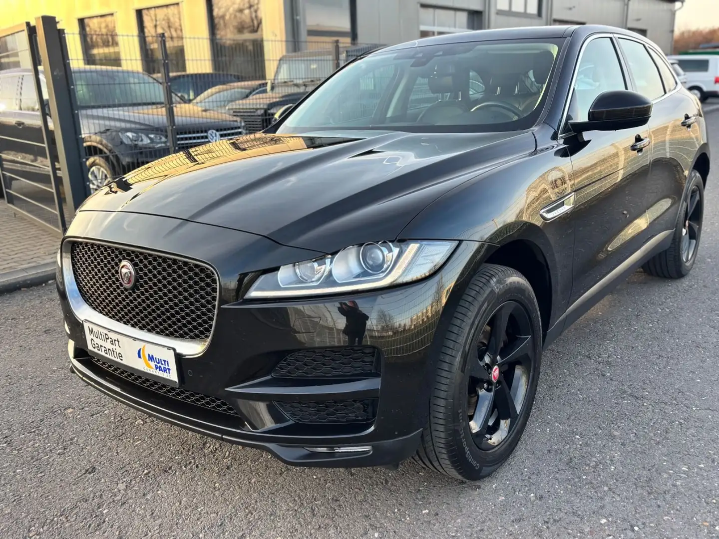 Jaguar F-Pace F-PACE Prestige AWD Navi+Camera/Leder/6-Gang Noir - 1