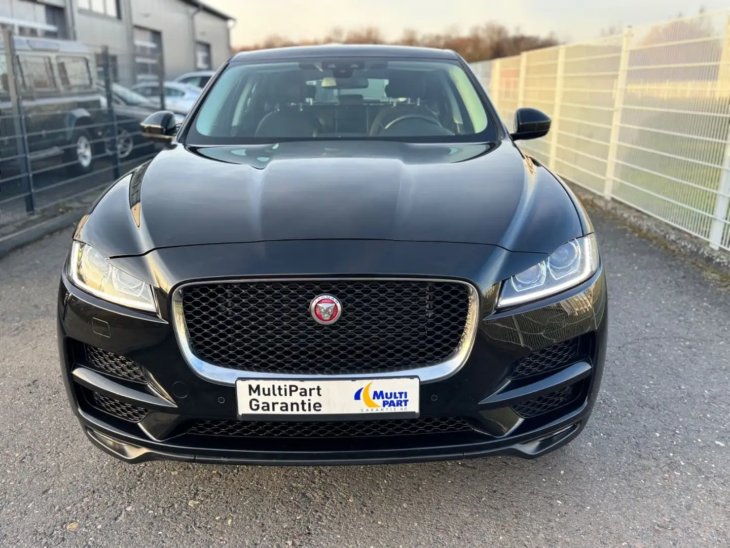 Jaguar F-Pace F-PACE Prestige AWD Navi+Camera/Leder/6-Gang Noir - 2