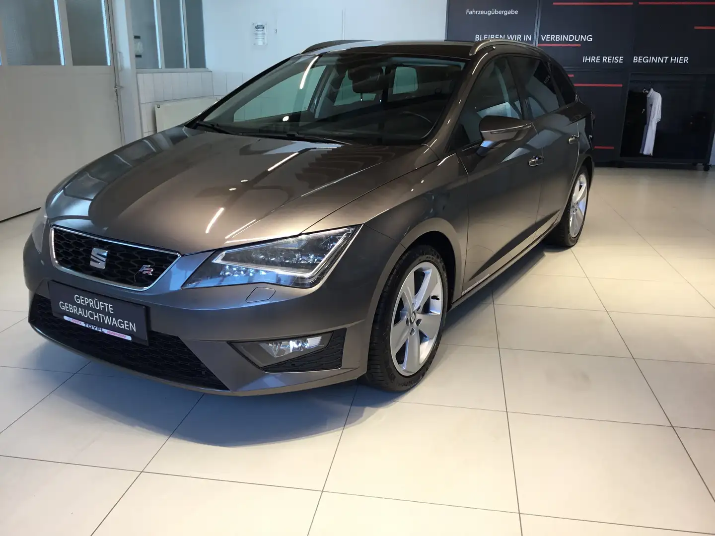 SEAT Leon 2.0 TDI ST FR Grau - 1