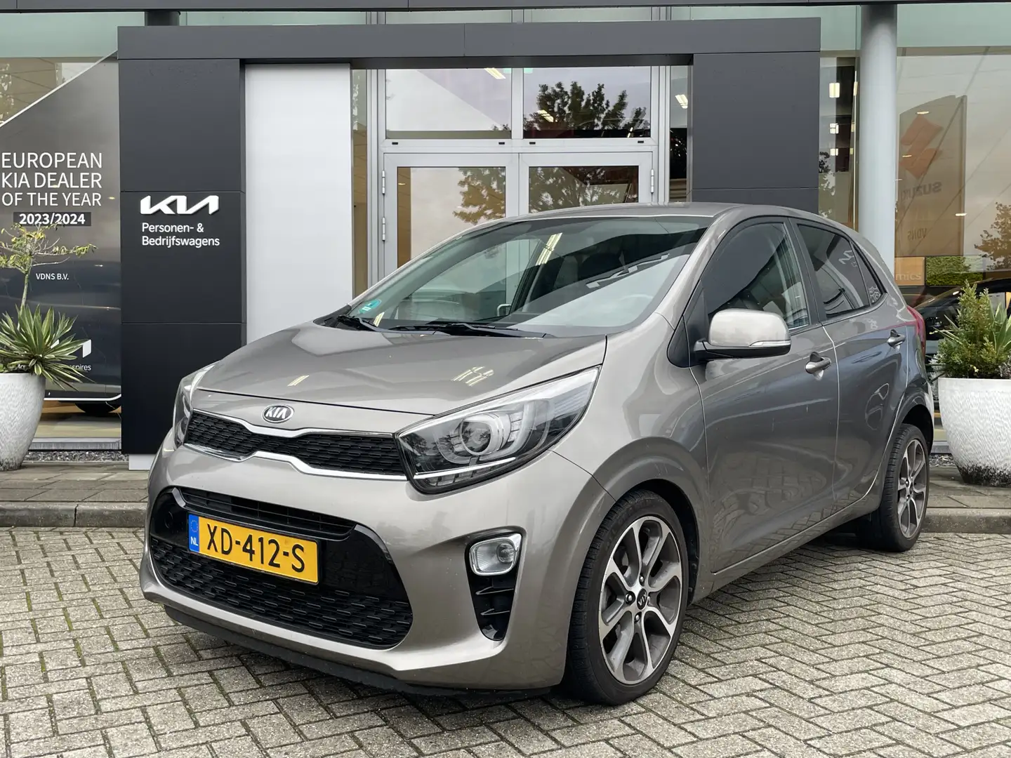 Kia Picanto 1.0 CVVT Design Edition | Navigatie | Leder | Acht Grijs - 1