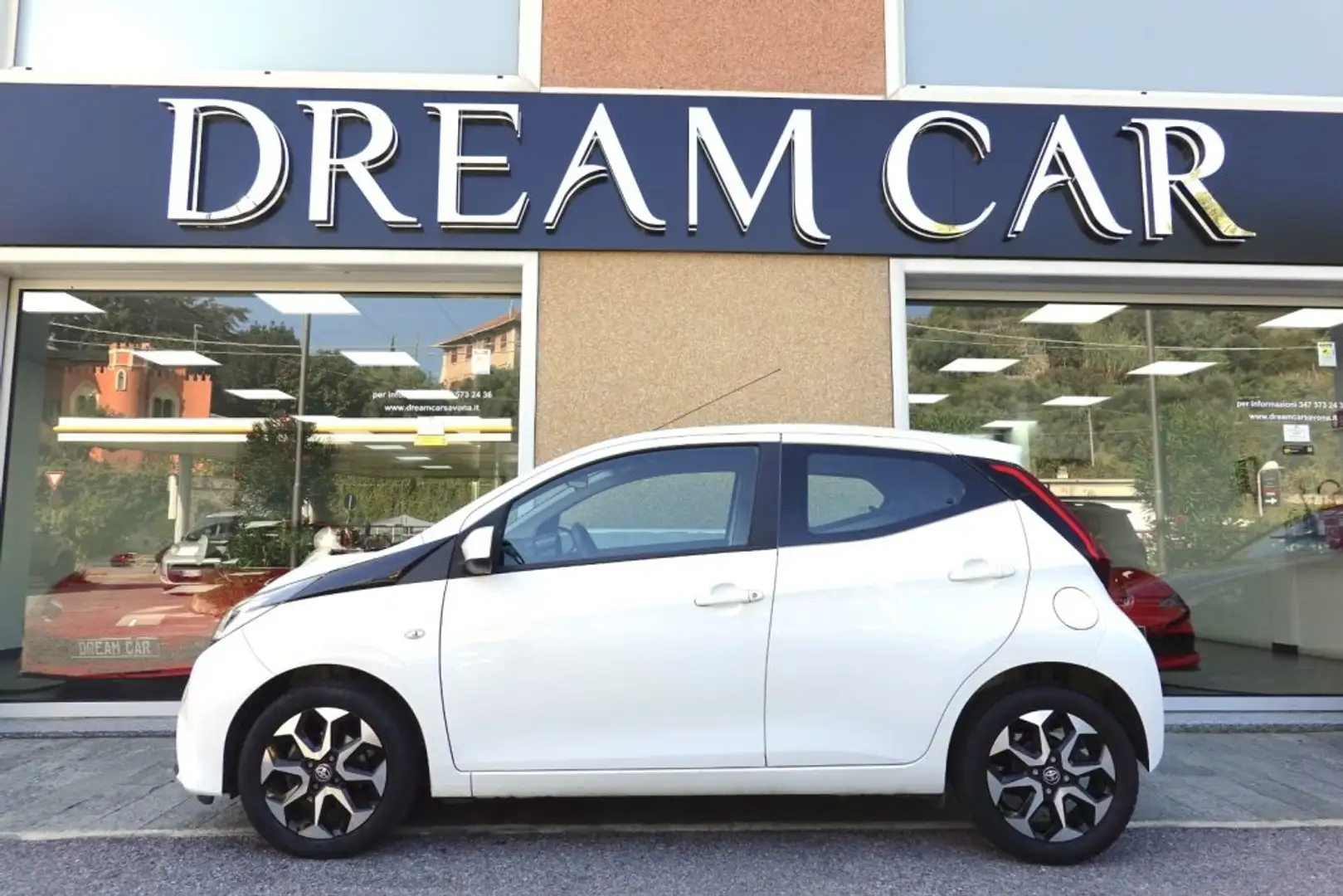 Toyota Aygo 1.0 VVT-i 72 CV 5 porte x-play MMT AUTOMATICA Белый - 2