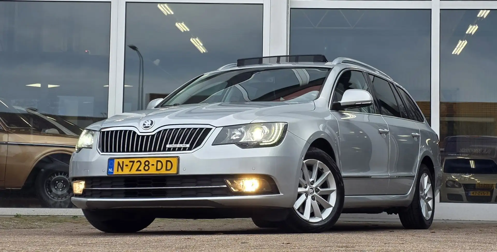 Skoda Superb Combi 1.6 TDI Sprint Pro Schuif/kanteldak Leer Nav Grijs - 1