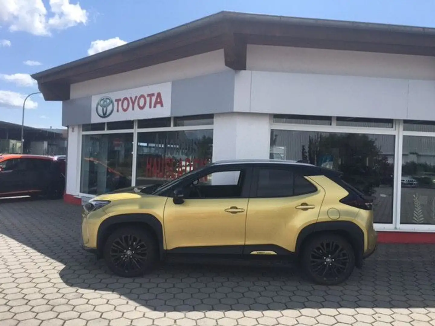 Toyota Yaris Cross Adventure 4x4 Oro - 2