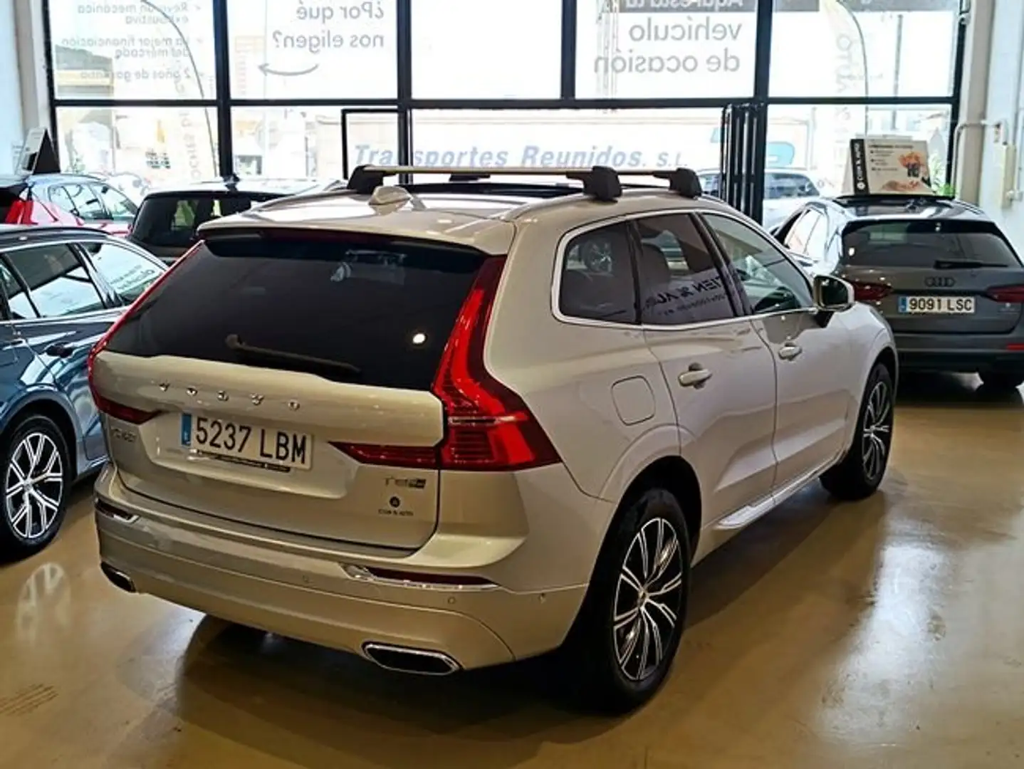 Volvo XC60 2.0 T8 AWD Inscription Auto Zilver - 2