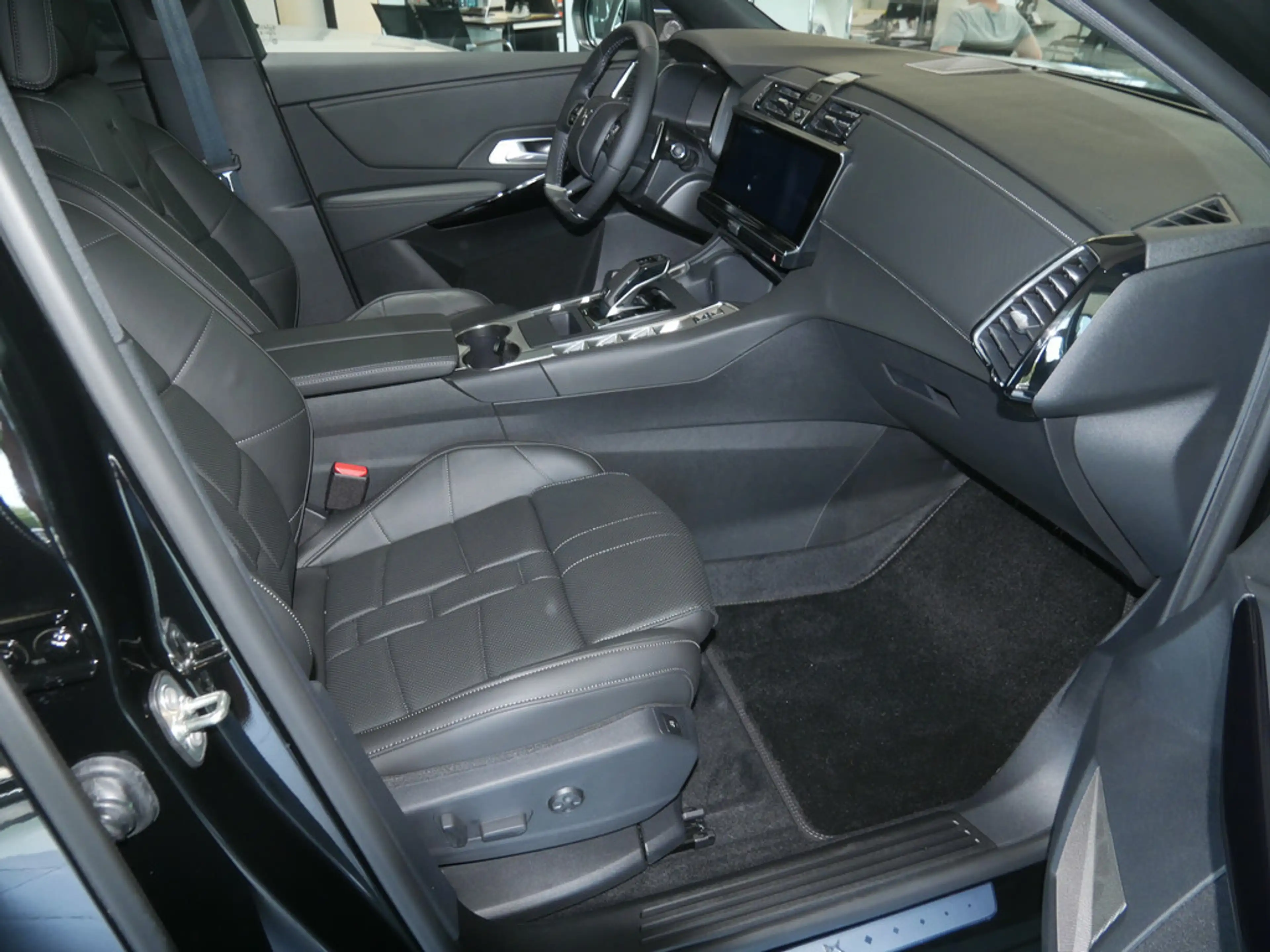 DS Automobiles DS 7 Crossback Etoile BlueHDi 130 PANO 360° — photo 3