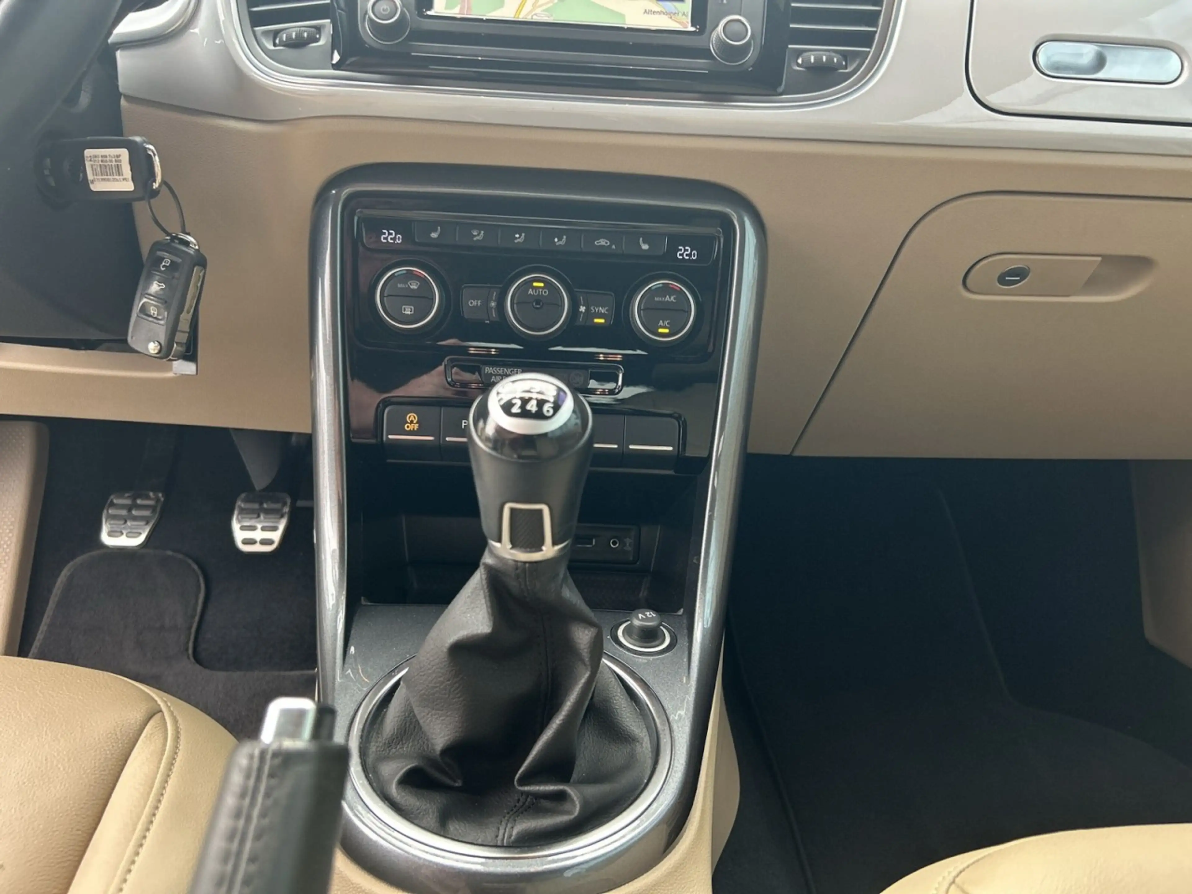 Volkswagen Beetle Cabrio R-Line 2.0 TSI NAVI+LEDER+SHZ+PDC Klima — photo 7