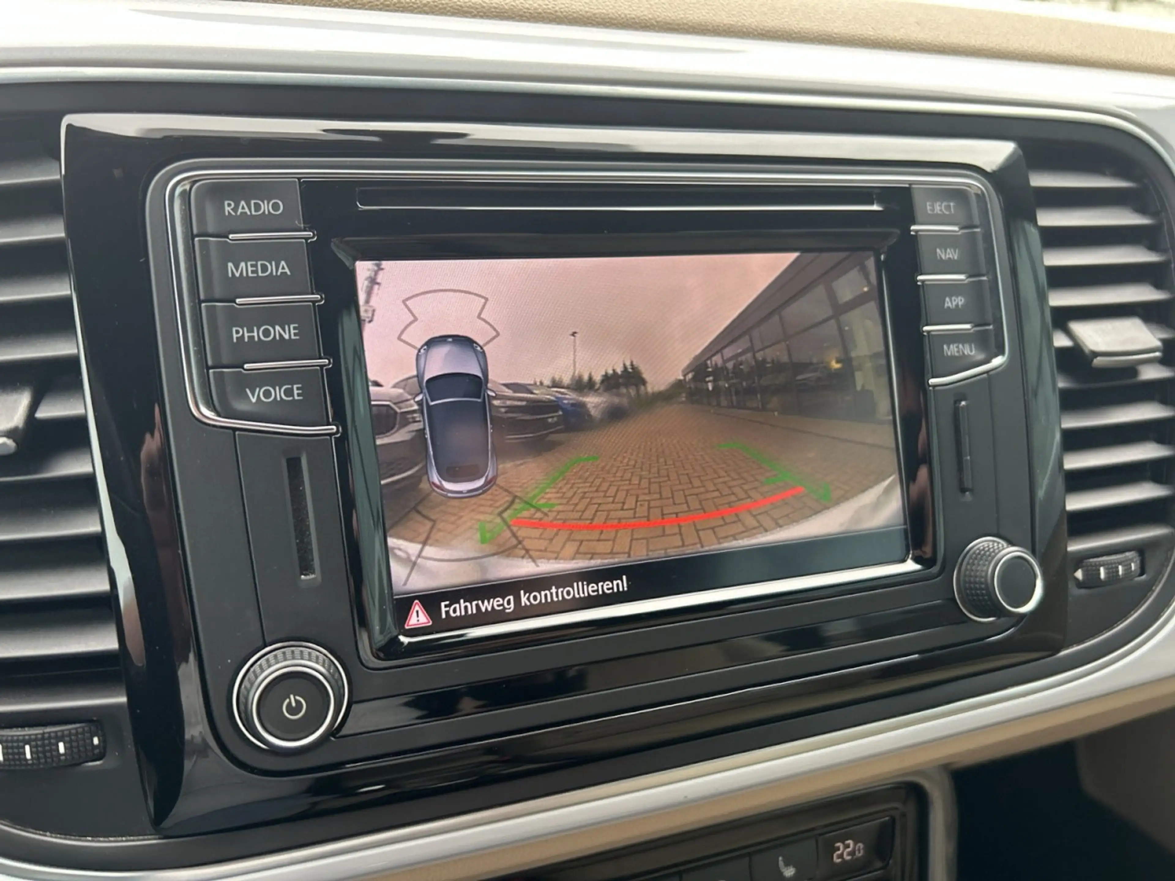 Volkswagen Beetle Cabrio R-Line 2.0 TSI NAVI+LEDER+SHZ+PDC Klima — photo 13