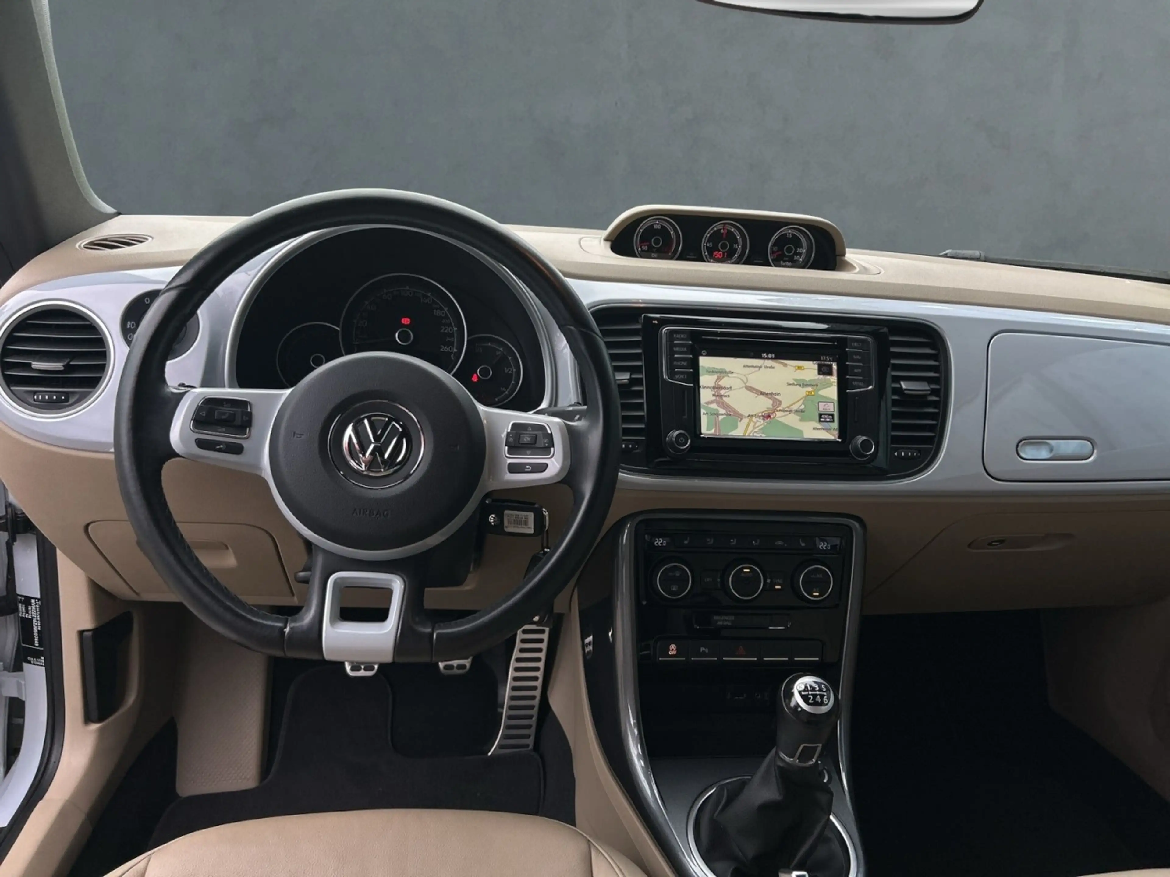 Volkswagen Beetle Cabrio R-Line 2.0 TSI NAVI+LEDER+SHZ+PDC Klima — photo 6