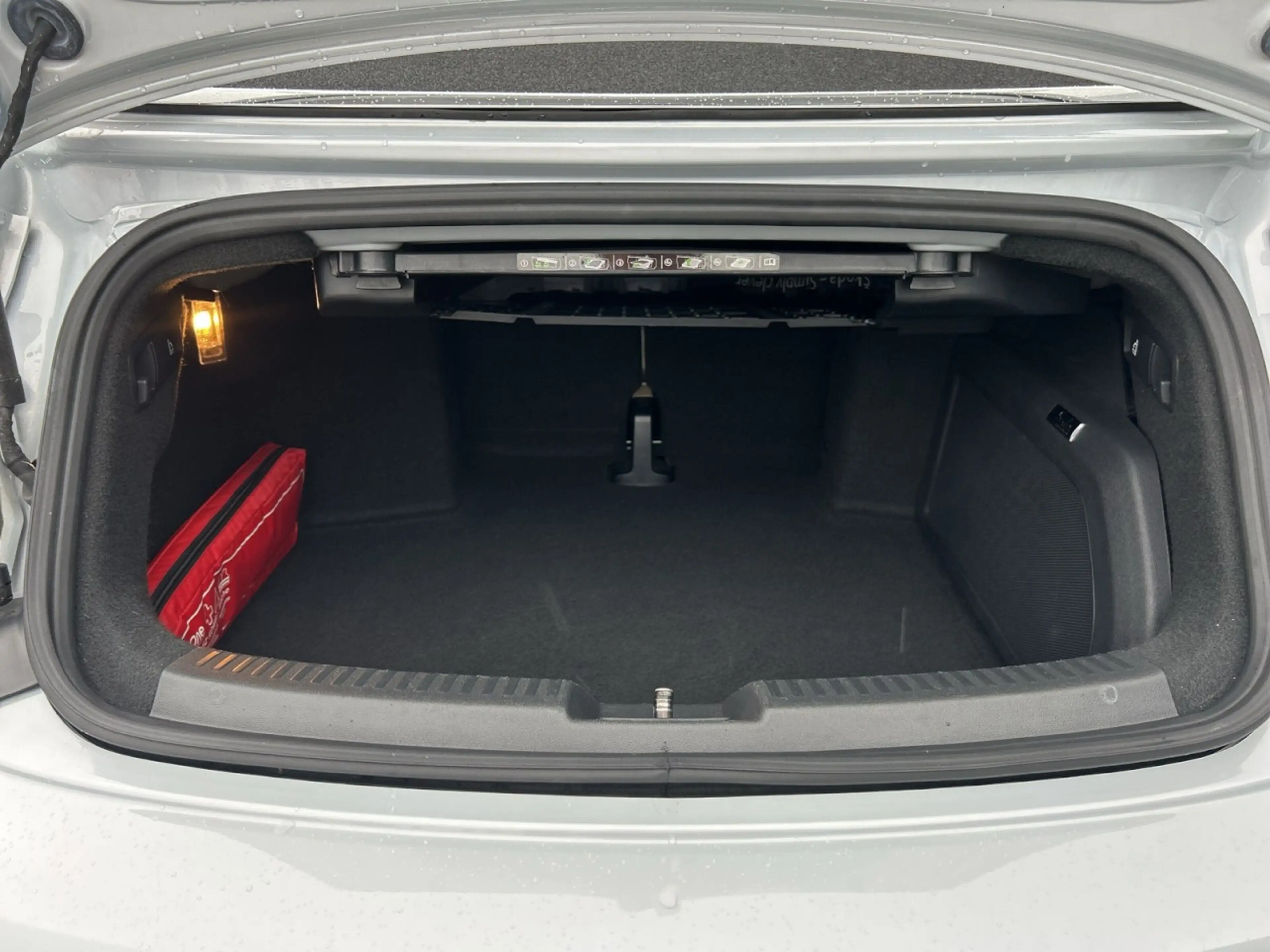 Volkswagen Beetle Cabrio R-Line 2.0 TSI NAVI+LEDER+SHZ+PDC Klima — photo 9