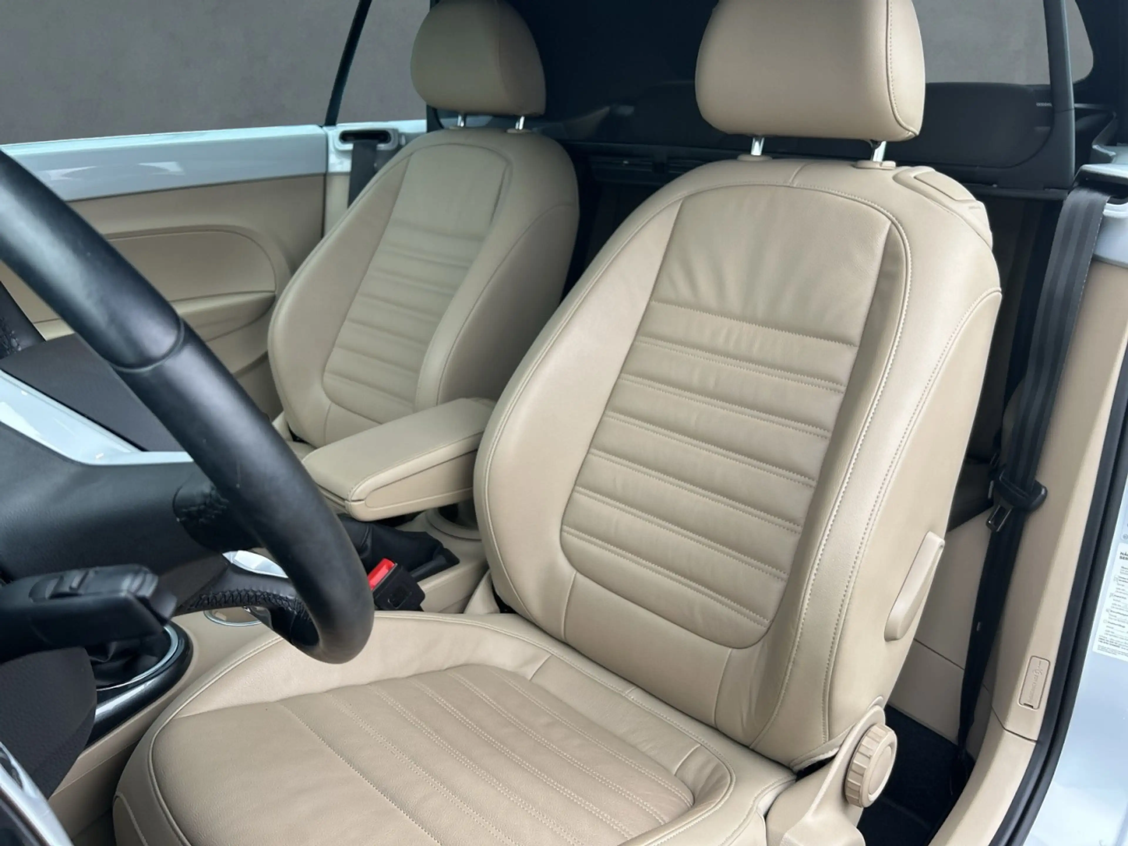 Volkswagen Beetle Cabrio R-Line 2.0 TSI NAVI+LEDER+SHZ+PDC Klima — photo 4