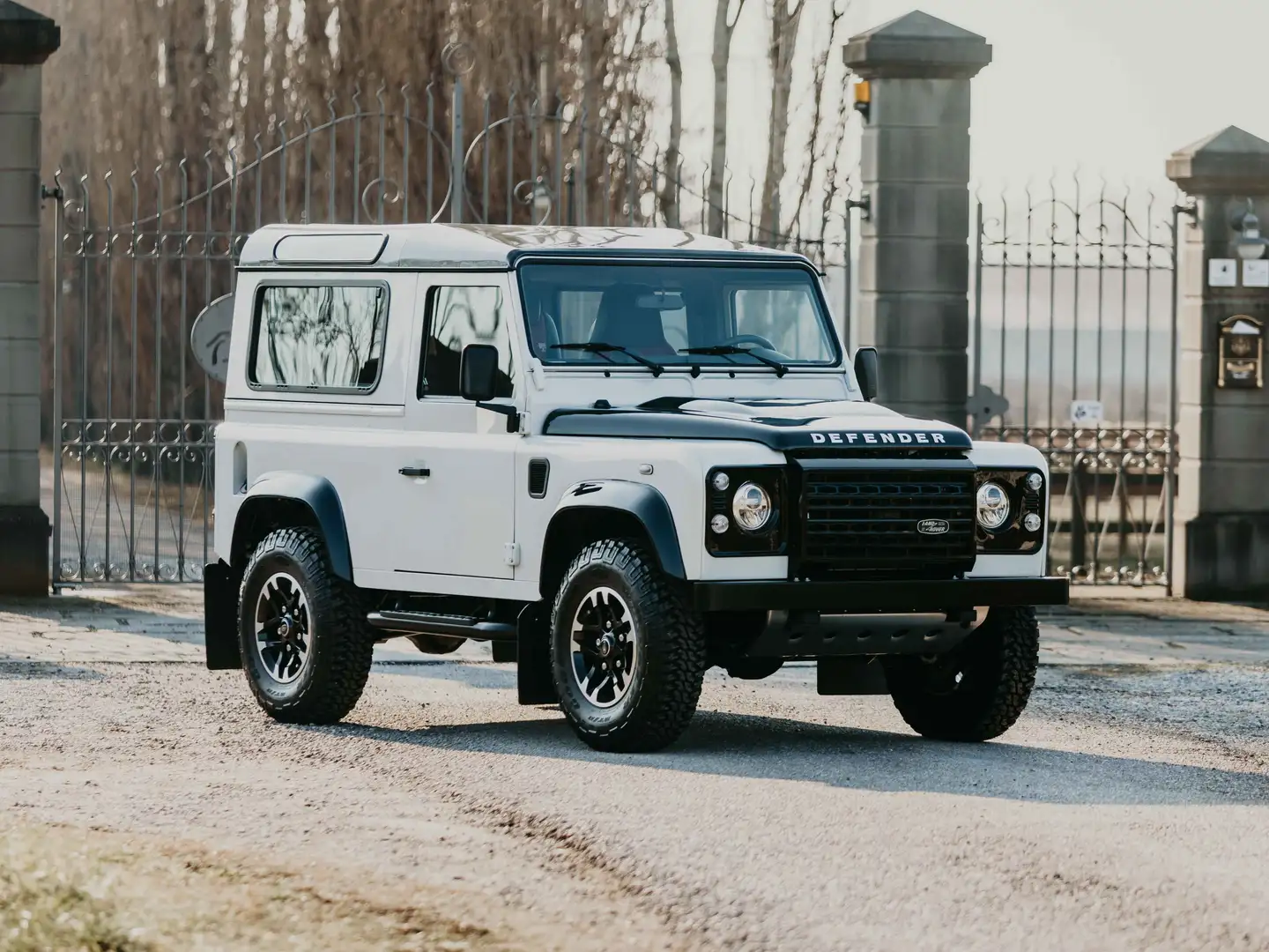 Land Rover Defender 90 2.2 td Adventure Edition -KM 0- Wit - 1