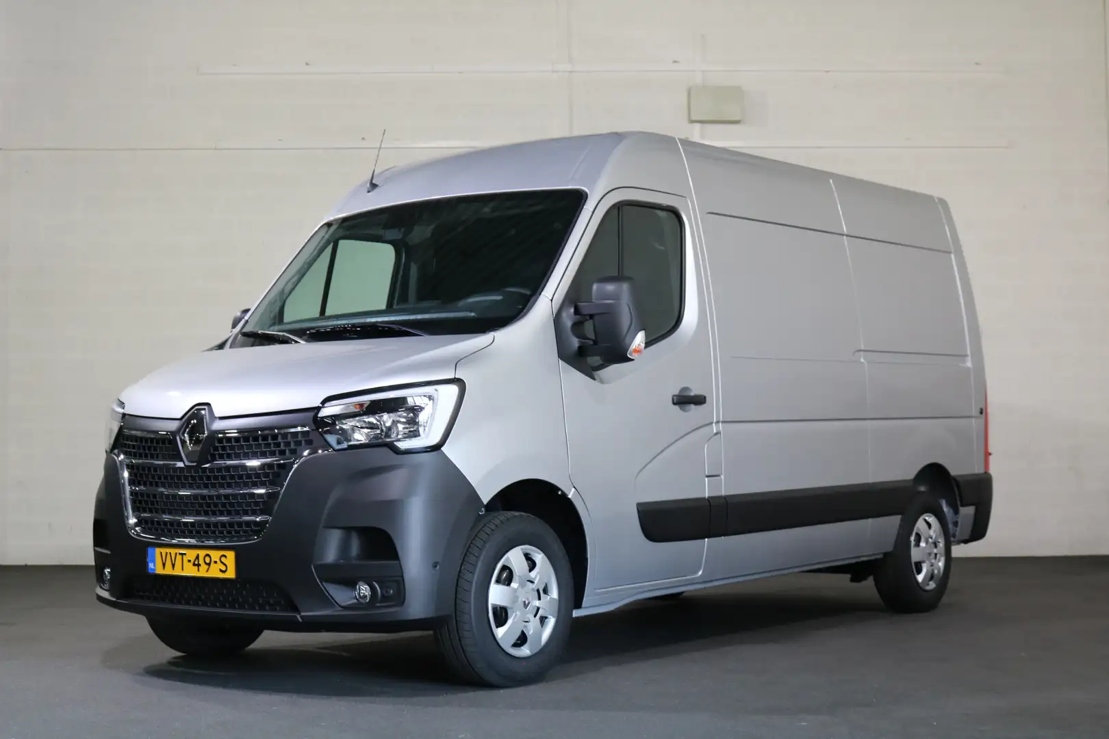 Renault Master 2.3 dCi 135pk L2 H2 Airco Navigatie Camera Trekhaa Zilver - 1