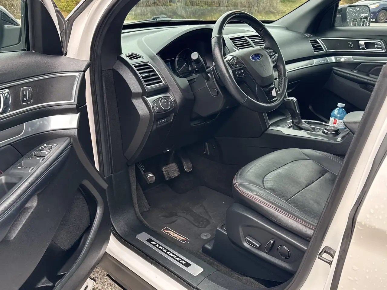 Ford Explorer снимка Ford Explorer