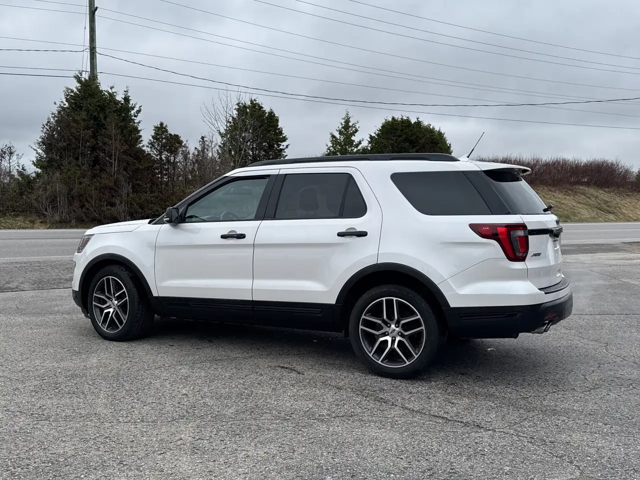 Ford Explorer снимка Ford Explorer