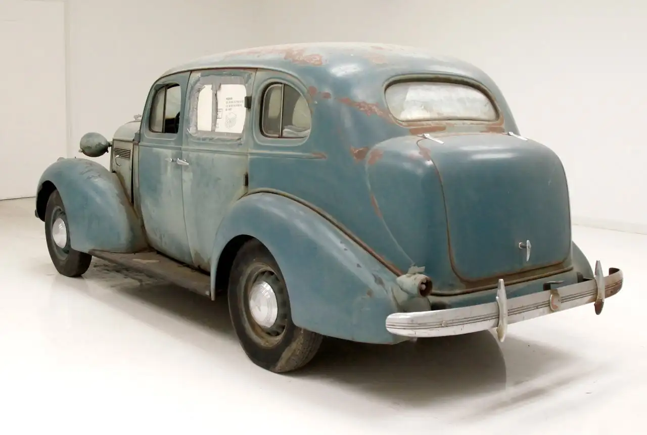 Pontiac Touring Sedan, foto 3