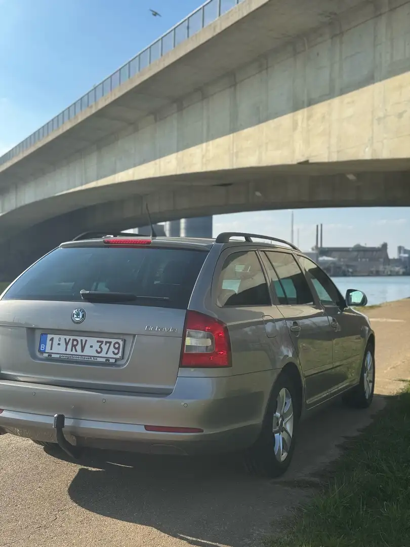 Skoda Octavia Combi 1.6 TDI DPF Ambiente - 2