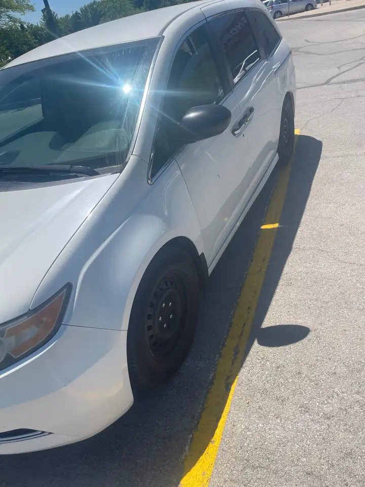 Honda Odyssey снимка Honda Odyssey