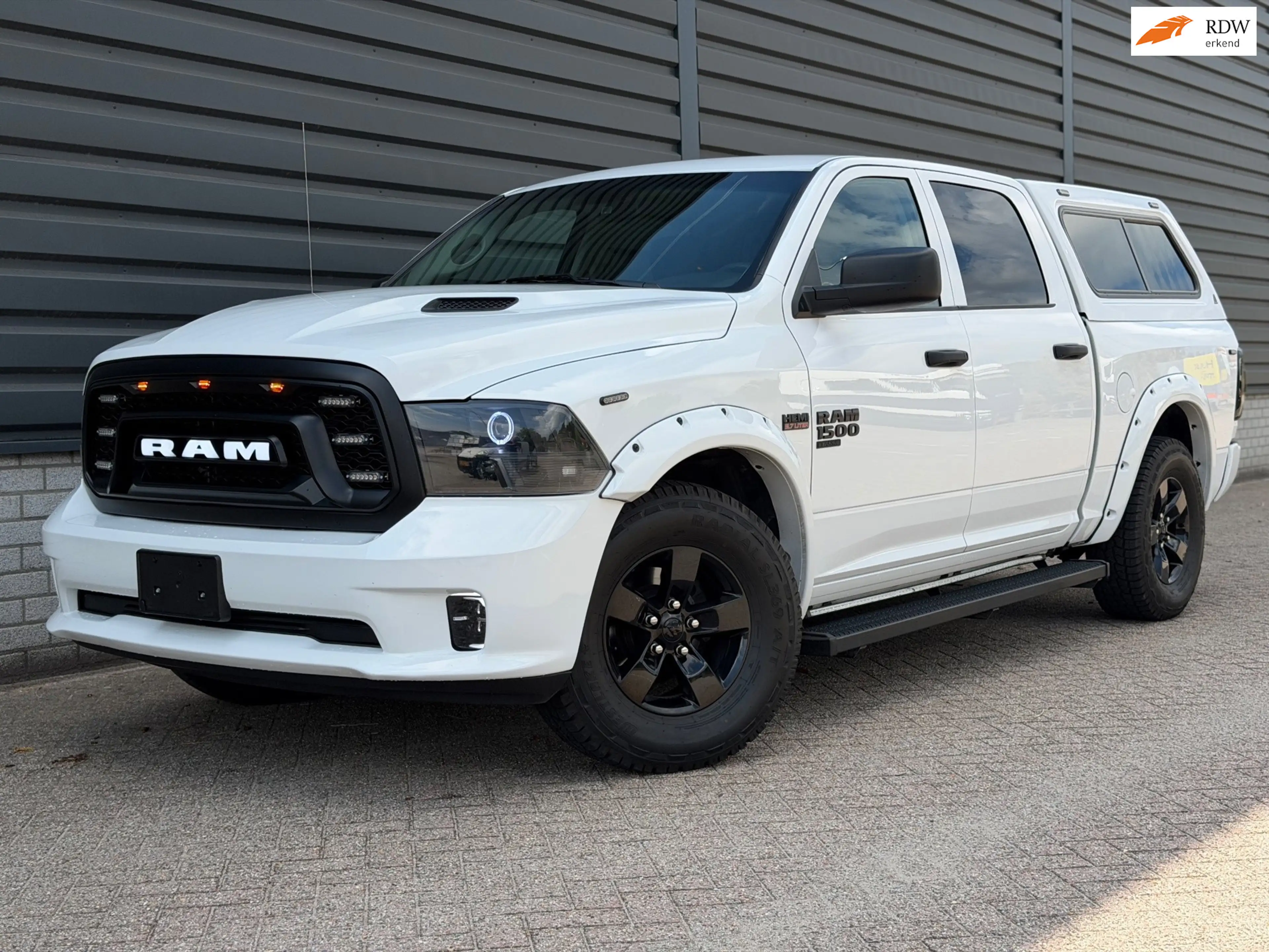 Dodge RAM 1500 CLASSIC 5.7 V8 Crew Cab | LPG | Led | Custom