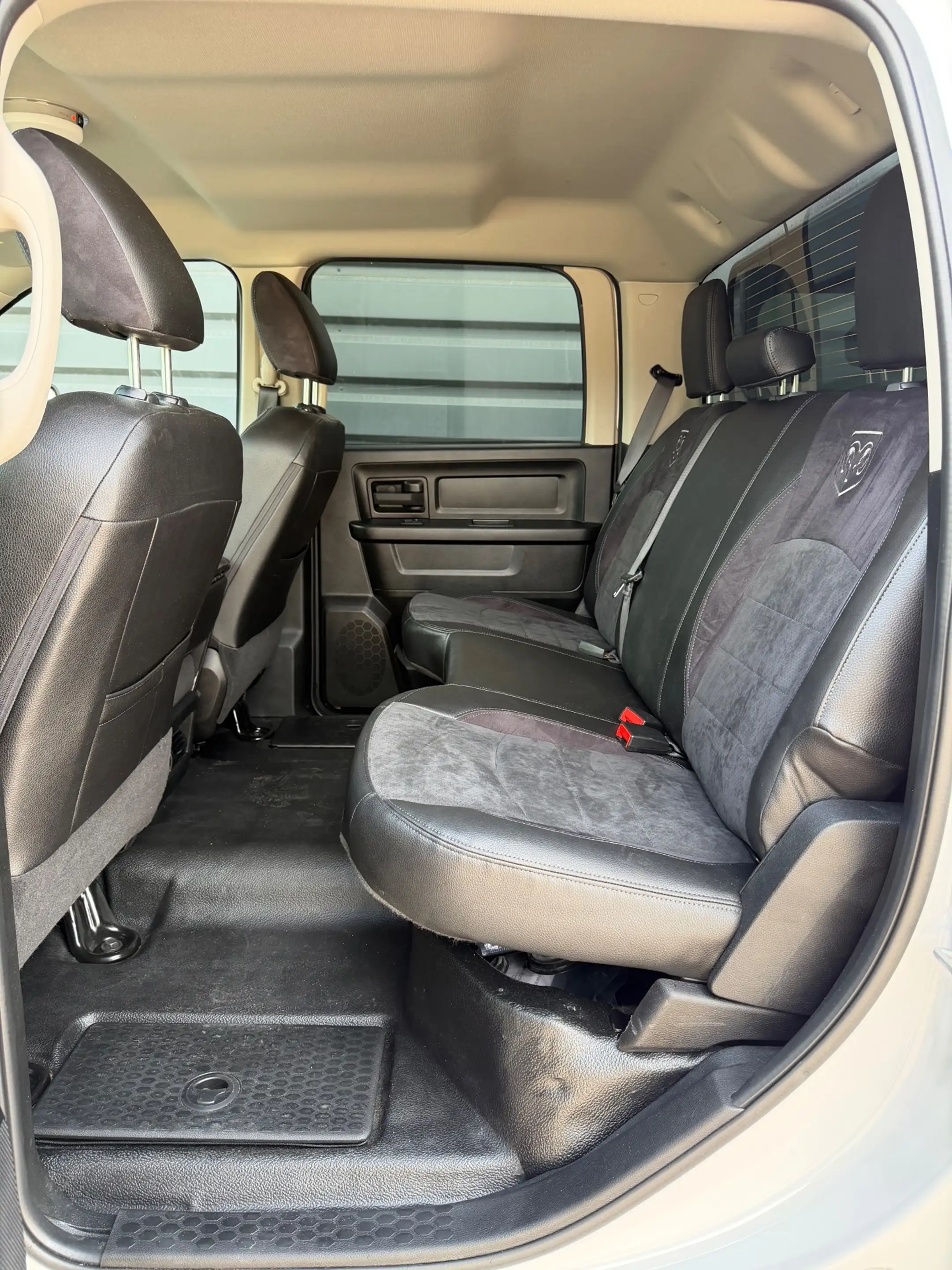 Dodge RAM 1500 CLASSIC 5.7 V8 Crew Cab | LPG | Led | Custom — photo 15