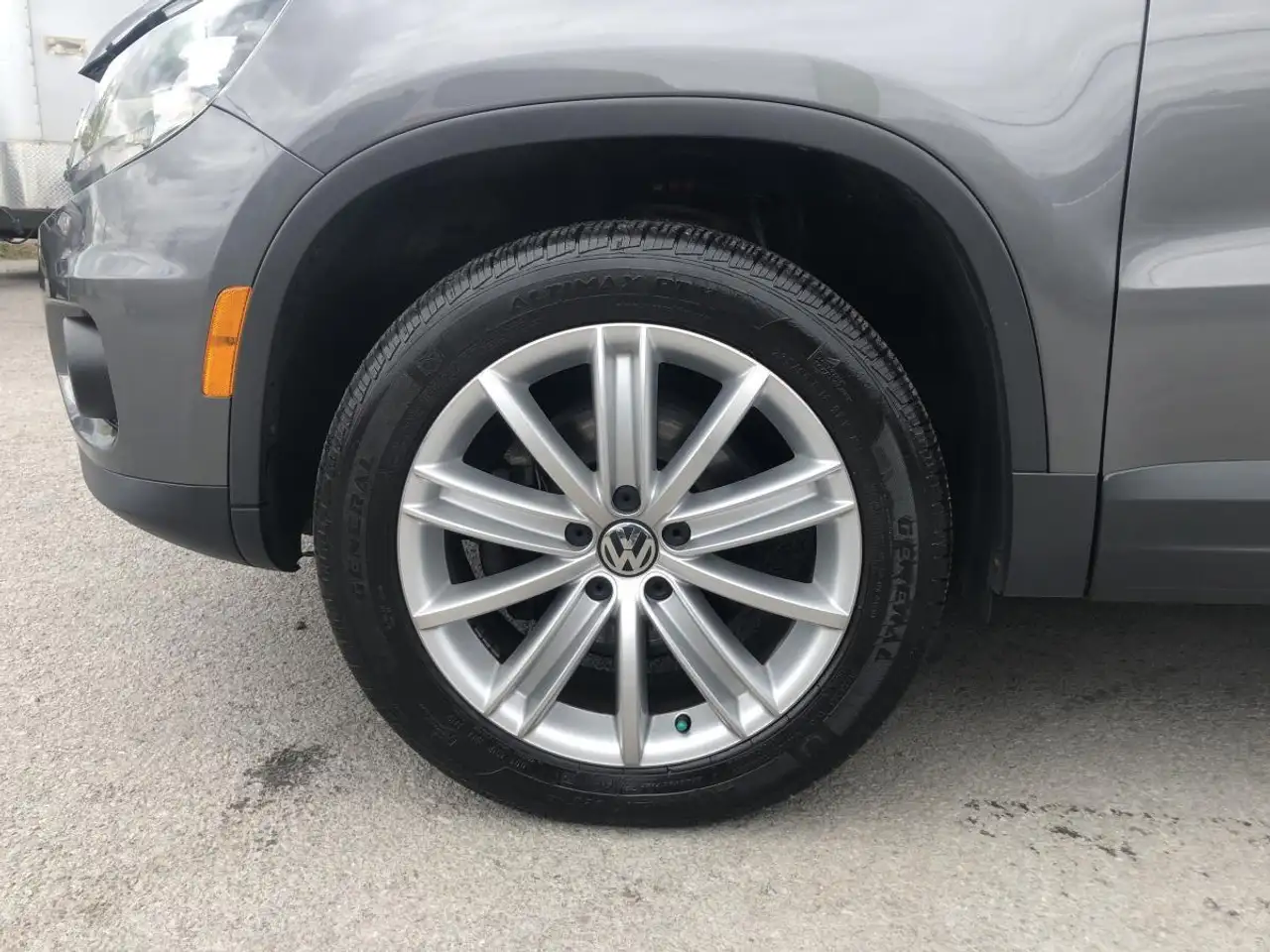 Volkswagen Tiguan снимка Volkswagen Tiguan