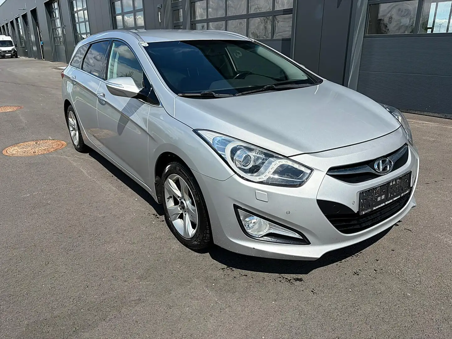 Hyundai i40 Business 1,7 CRDi Aut. Silber - 2
