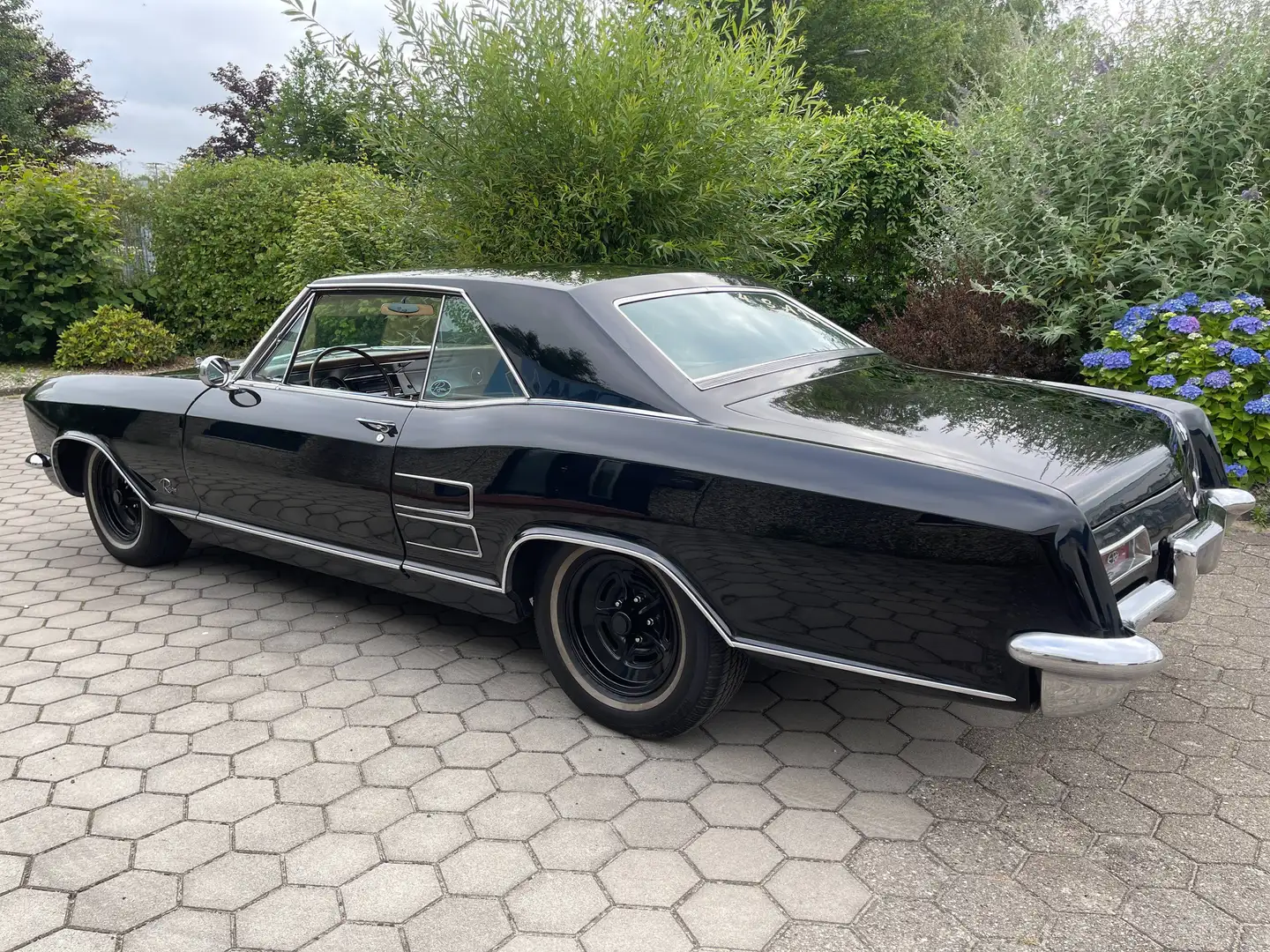 Buick Riviera Coupe Schwarz - 2