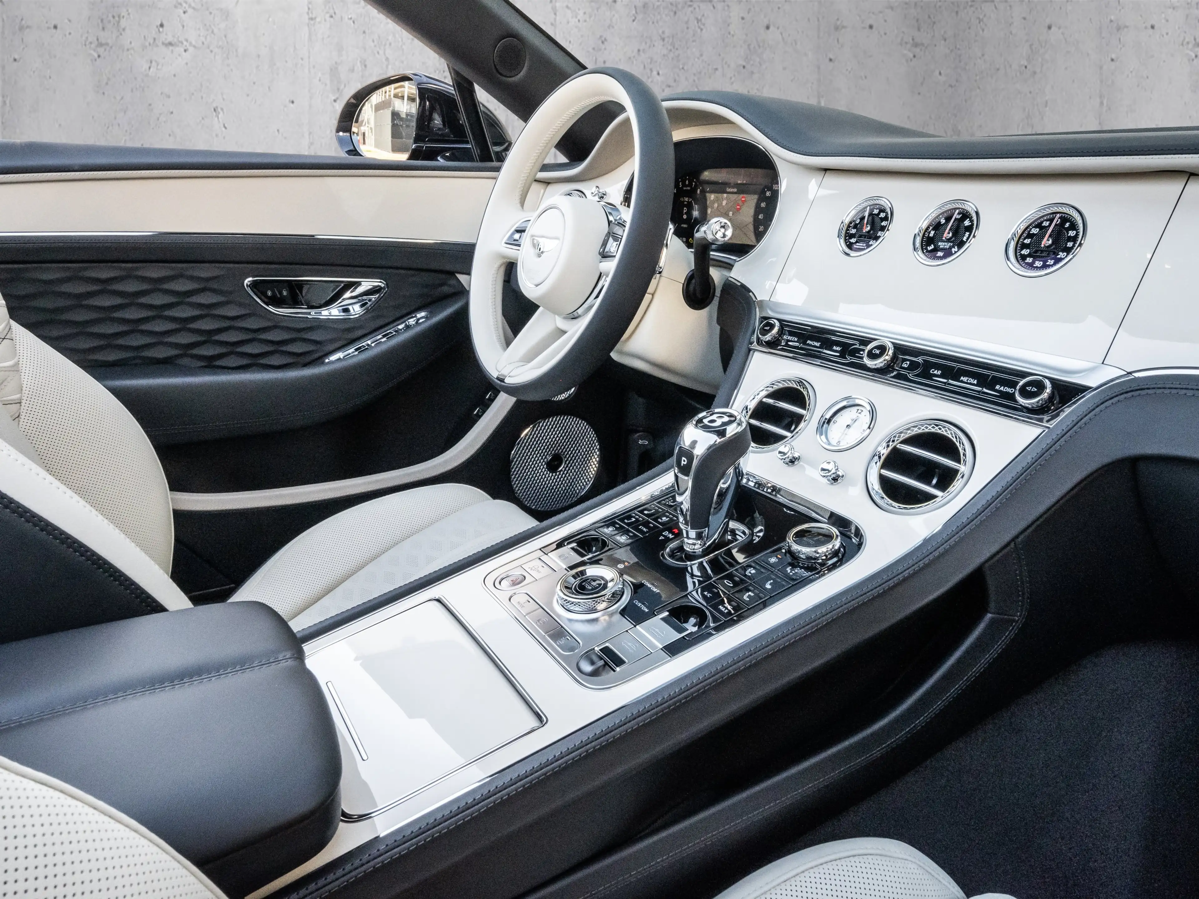 Bentley Continental GTC Mulliner Naim, Mulliner Bespoke Interior — photo 12