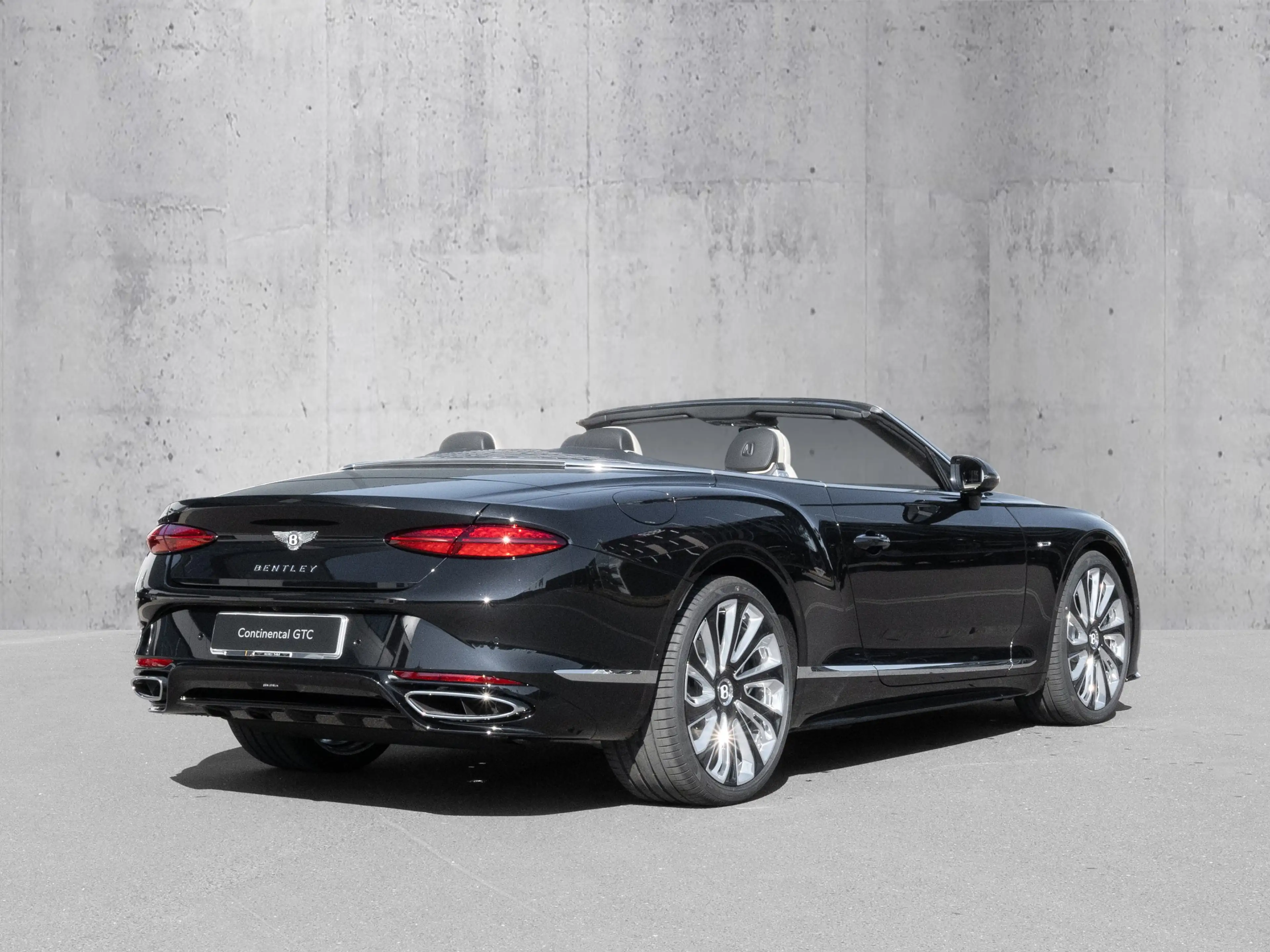 Bentley Continental GTC Mulliner Naim, Mulliner Bespoke Interior — photo 3