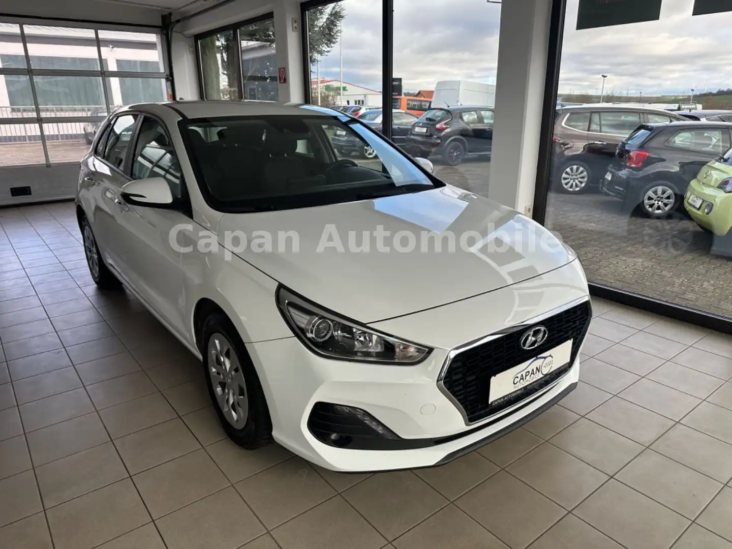 Hyundai i30 YES! Navi/Scheckheft/Tempomat/Kamera/EURO6 Weiß - 1