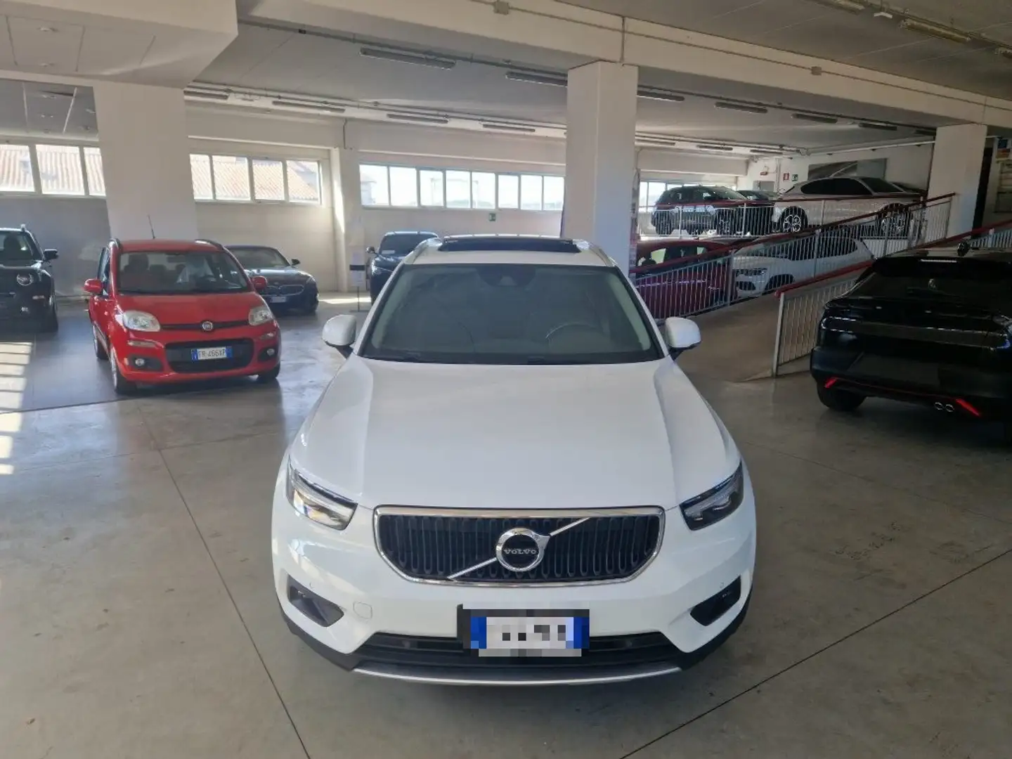Volvo XC40 D3 Geartronic Momentum Blanc - 1