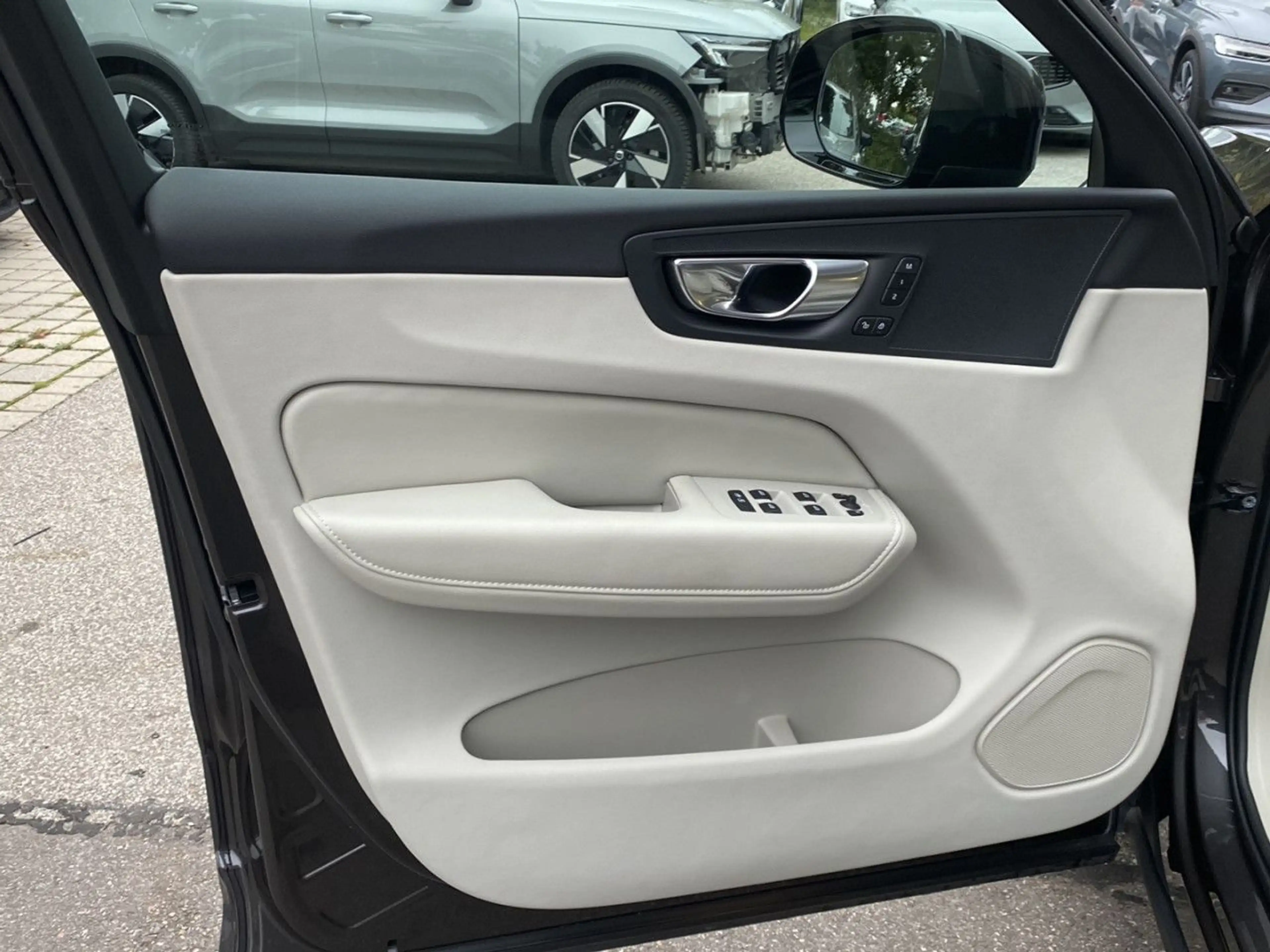 Volvo XC60 XC 60 Plus Dark AWD Bluetooth Navi LED Klima — photo 12