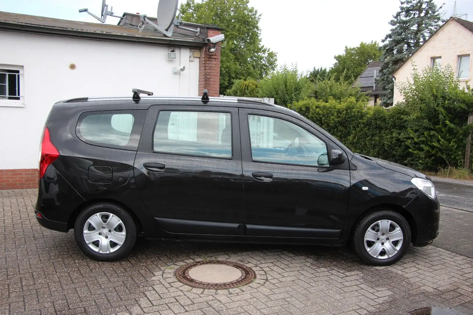 Dacia Lodgy 1.3 TCe 100 Comfort PDC*/74225 Schwarz - 2