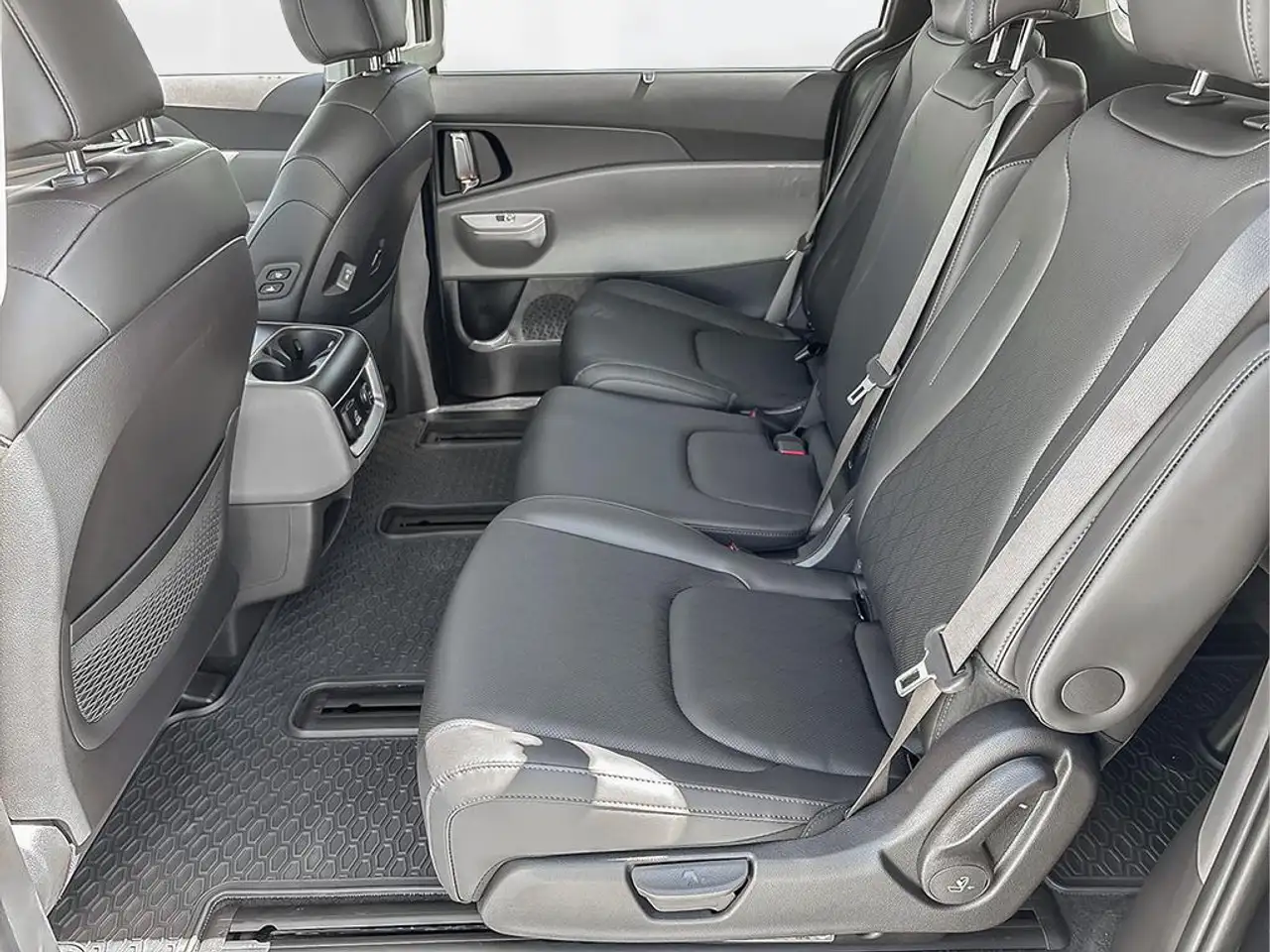 Kia Carnival снимка Kia Carnival