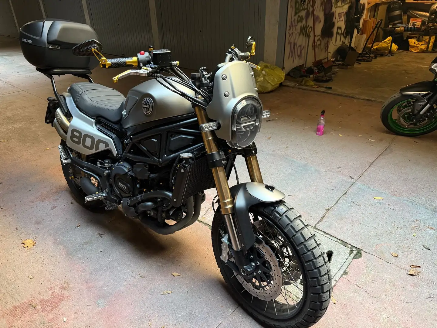 Benelli Leoncino 800 trail Černá - 2