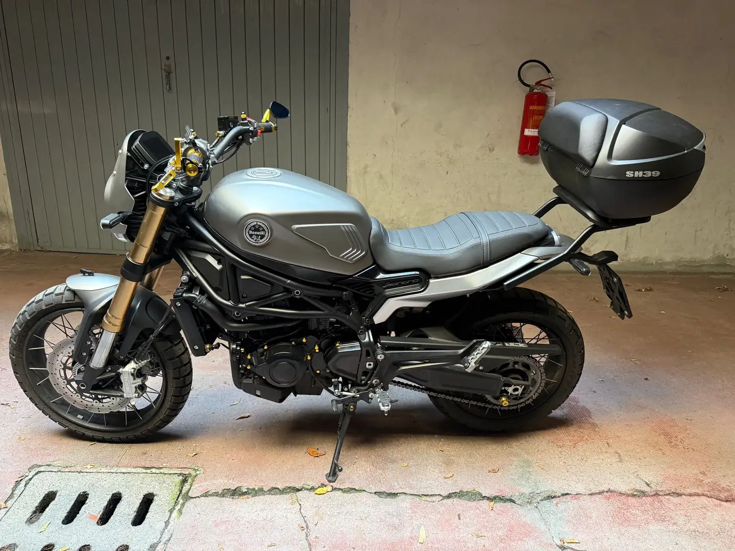 Benelli Leoncino 800 trail Černá - 1