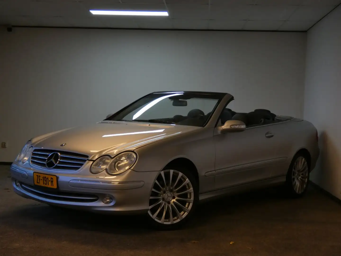 Mercedes-Benz CLK 320 Cabrio Avantgarde Gris - 1