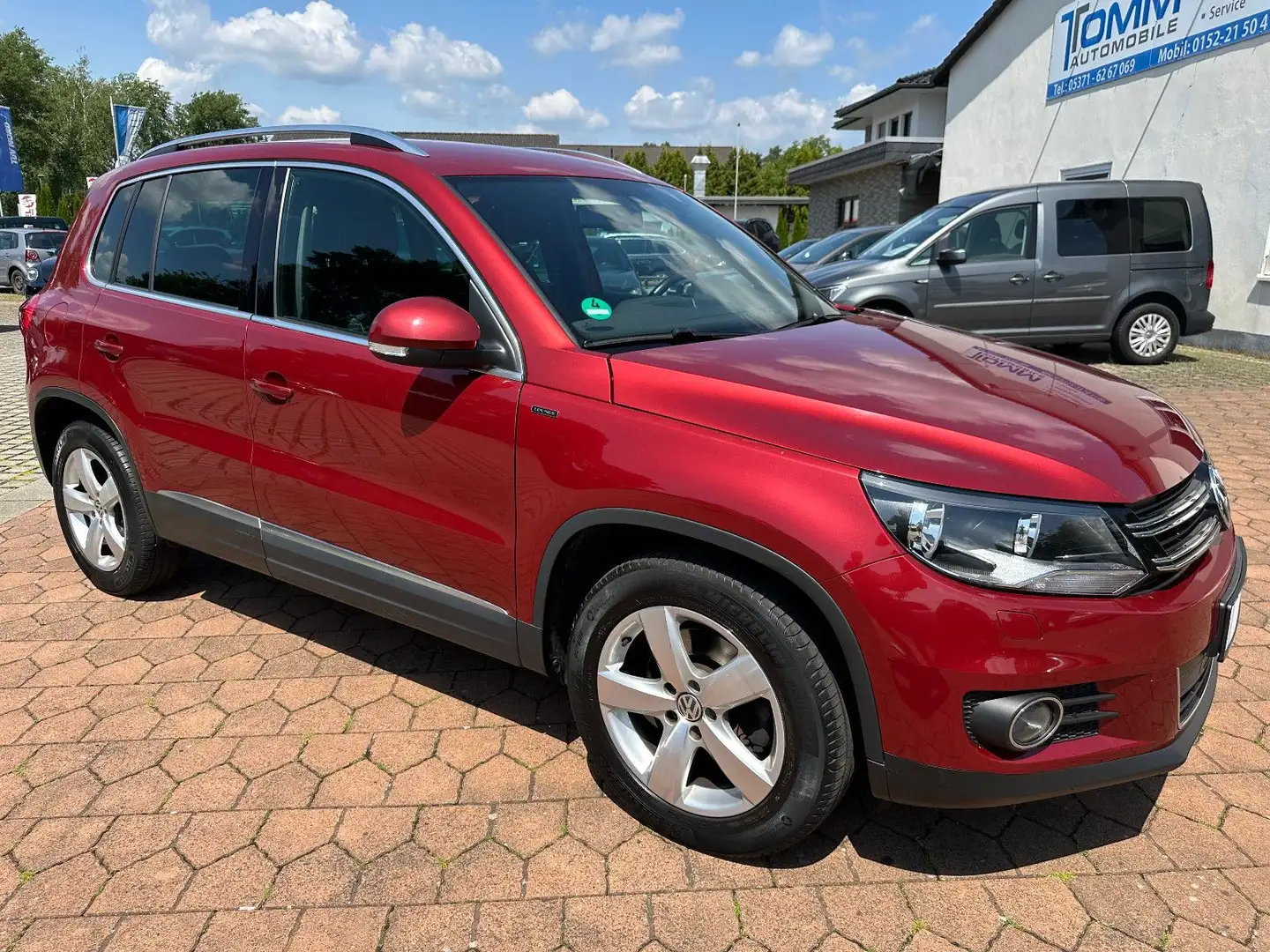 Volkswagen Tiguan 2.0 TDI Lounge Sport & Style NAVI / AHK Rojo - 2