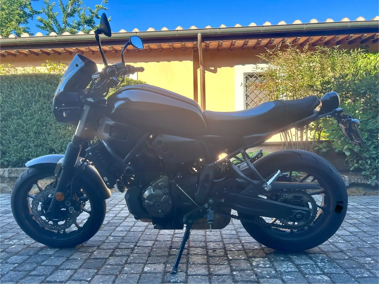Yamaha XSR 700 ABS (2016-2020) Negro - 2