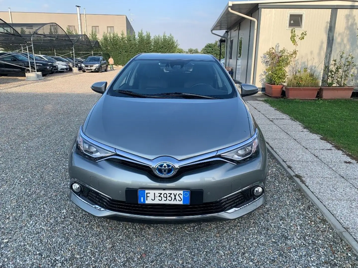 Toyota Auris 1.8 Hybrid Lounge Gris - 2