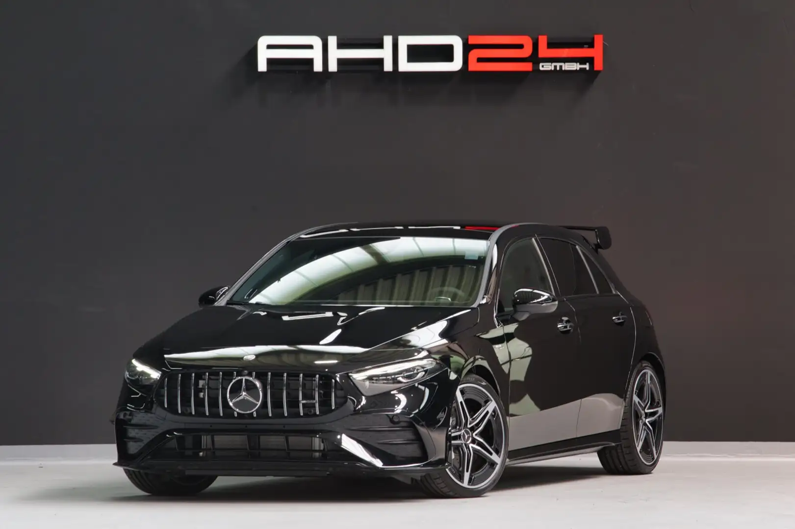 Mercedes-Benz A 35 AMG A 35 AMG 4MATIC * AERO PACKAGE * RED INTERIOR Noir - 1