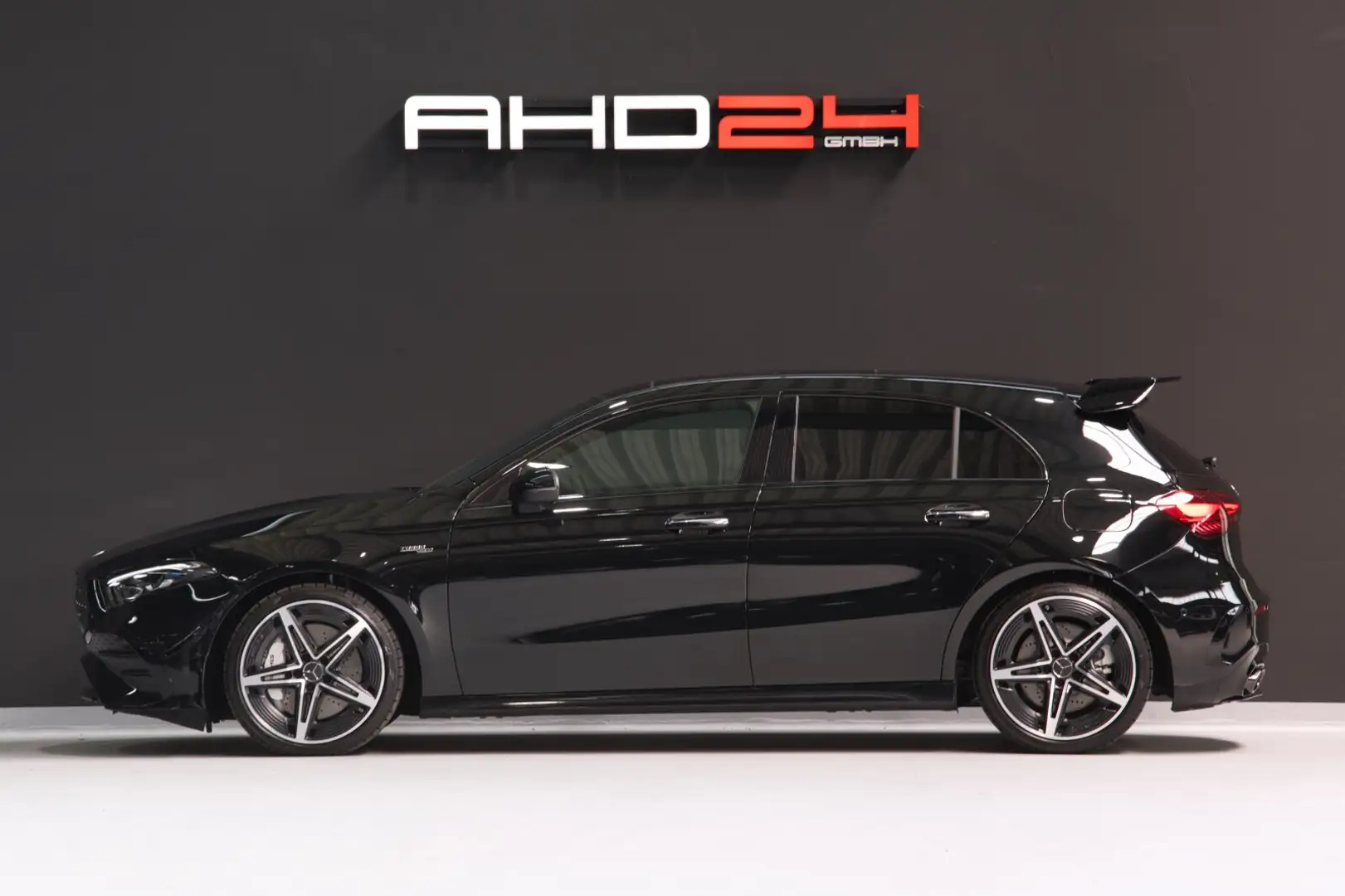 Mercedes-Benz A 35 AMG A 35 AMG 4MATIC * AERO PACKAGE * RED INTERIOR Schwarz - 2