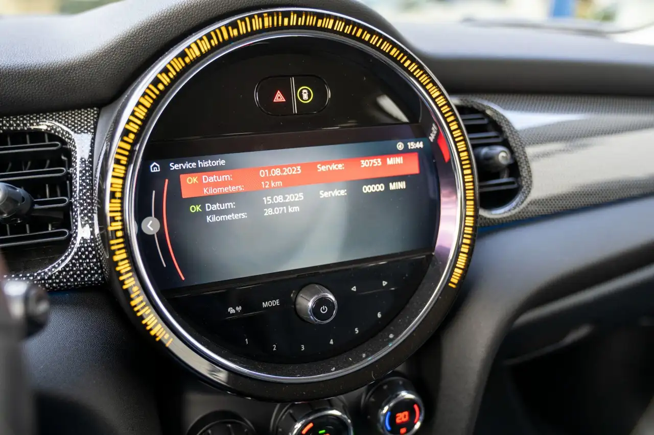 MINI Cooper 1.5 Classic | Prijs rijklaar incl. 12 mnd garantie 36