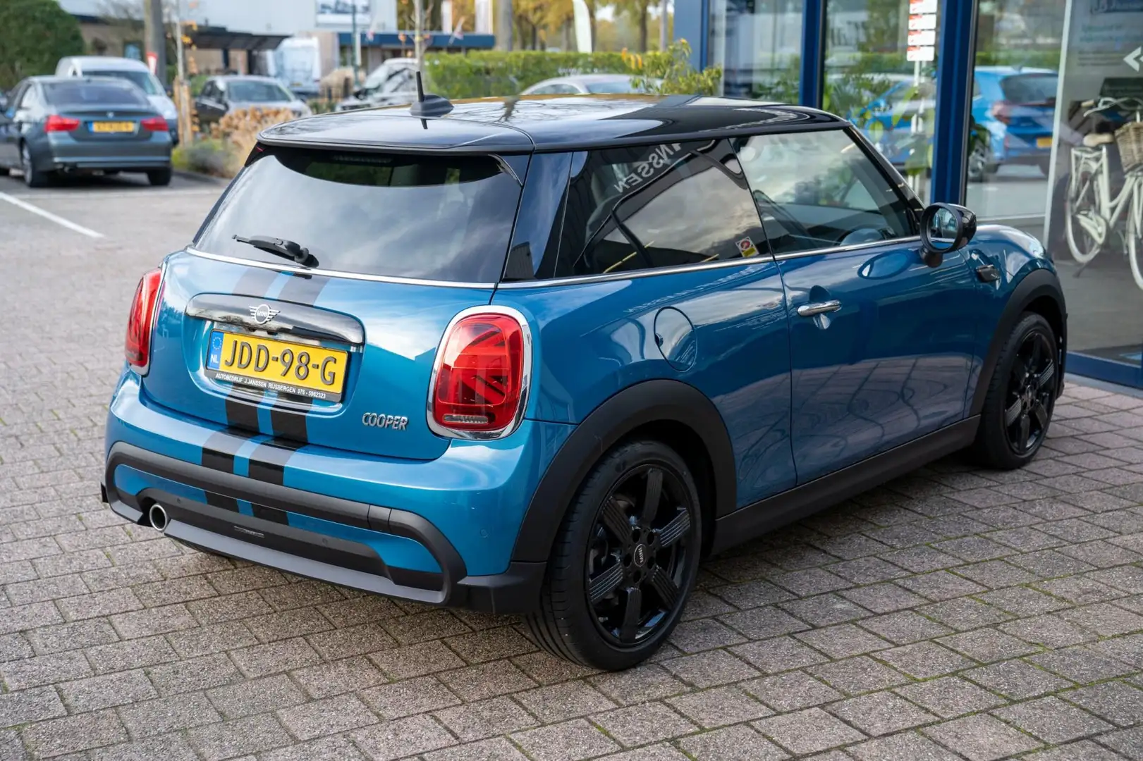 MINI Cooper 1.5 Classic | Prijs rijklaar incl. 12 mnd garantie Blauw - 2