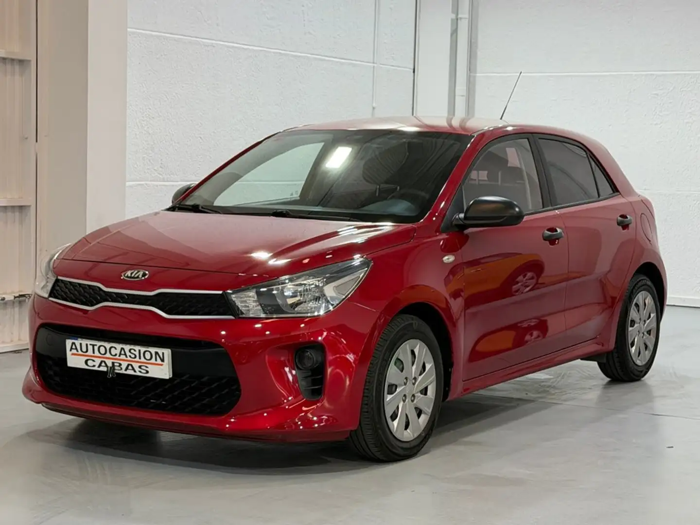 Kia Rio 1.4 DOHC Active Burdeos - 1