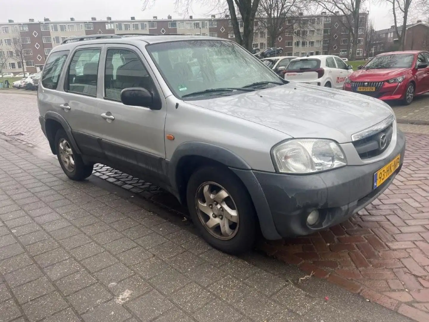 Mazda Tribute 2.0 Exclusive 4WD Grau - 2