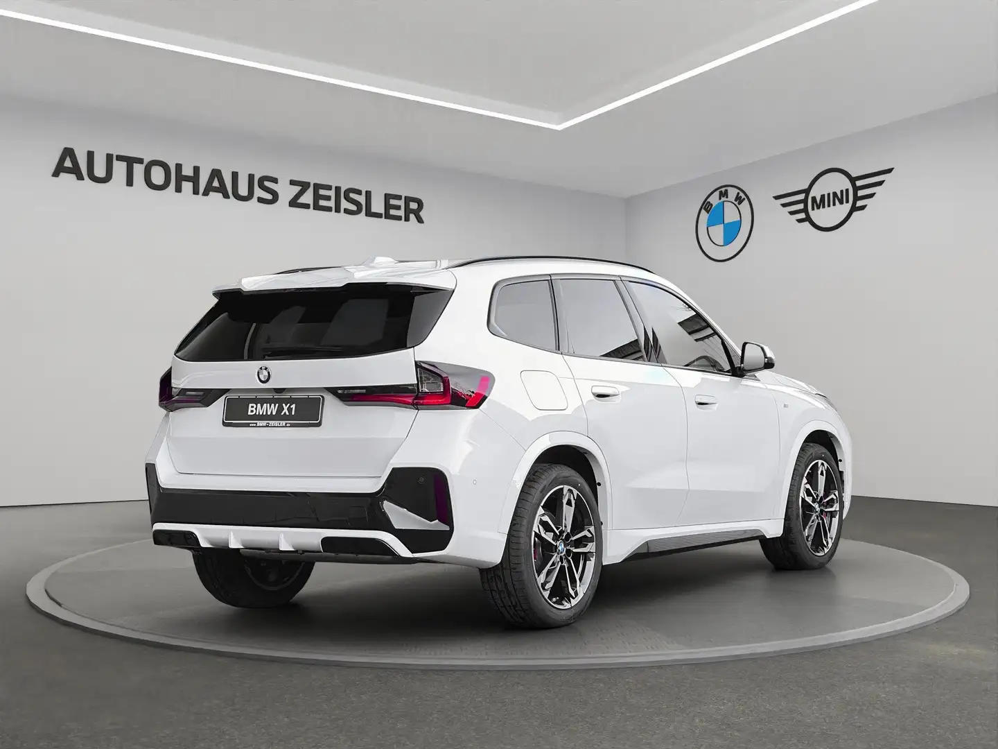 BMW X1 sDrive20i M Sport Pro 19"LM AHK el. Sitz RFK Prof. Bílá - 2